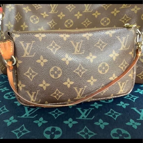 Louis Vuitton Handbags - 💲SALE ⬇️🥳💯Louis Vuitton pochette handbag